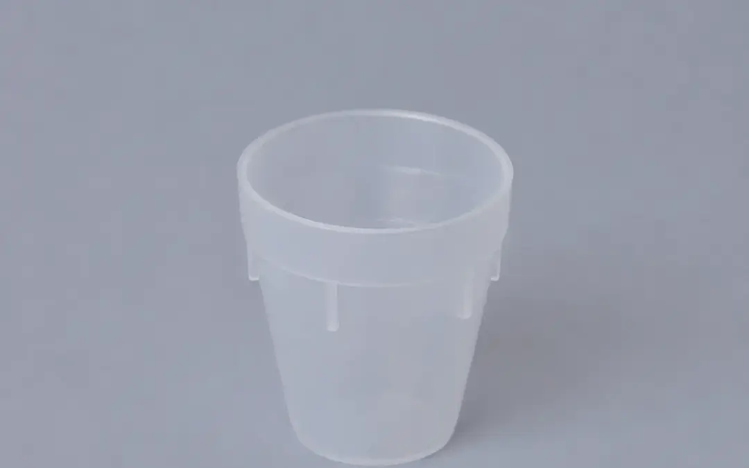 0108 Vasito dosificador con capacidad 10 ml y escala de graduación 1.5, 4.5 y 7.5 ml